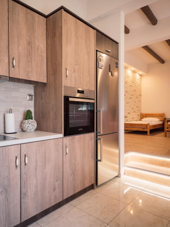 Kellys Cozy One Bedroom House Next To The Beach Ikonomianika エクステリア 写真